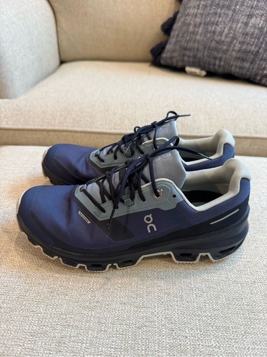 On Clouds Shoes - On Women’s Cloudtrail Waterproof Trail Shoes - Navy & Gray